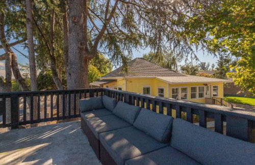 Relaxing 3BR Home with Vineyard View Rooftop Deck and Game Room - Foto 35