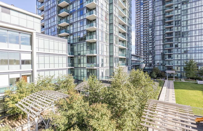 Deluxe Corner Suite - By Elite Suites - Photo 31