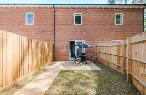 Pristine and Modern Home away from Home - Photo 52