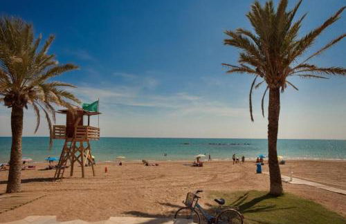 Precioso apartamento 1ª linea playa con piscina - Photo 8