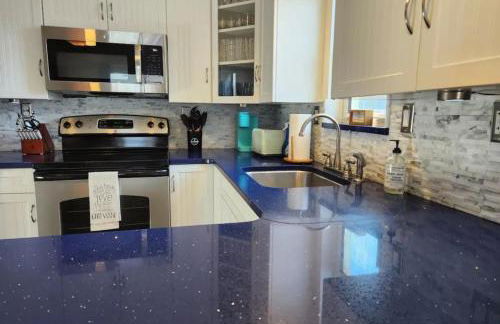 Vista Villa - 3 Bedrooms with Roof Top Deck! - Foto 7