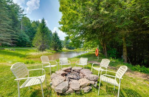 Fire Pit & On-Site Pond: Wooded Walton Home! - Foto 2