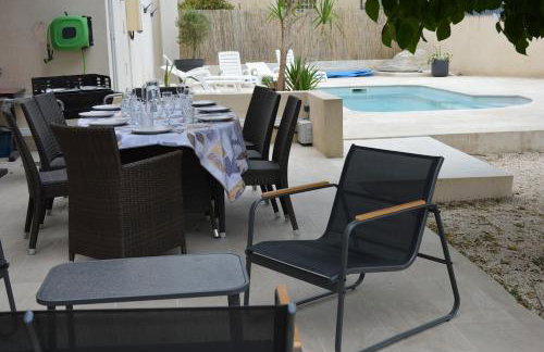 Villa wifi 8 à 10 personnes BBQ piscine situation centrale à Cuges les pins Sainte Baume 2km OK Corral 20km Marseille centre 20km Var - Foto 8