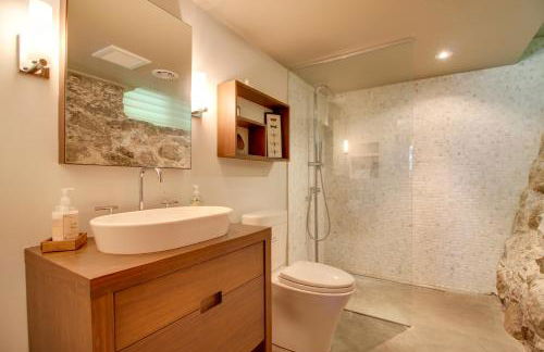 Serene Silver Bay Home on Lake George with Boat Slip - Foto 19