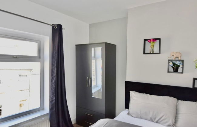 Cheer full 4 Bedroom House Train Station - Foto 10