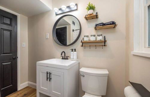 Close to airport* Pets*Fenced yard*A/C & Fast WIFI - Foto 8