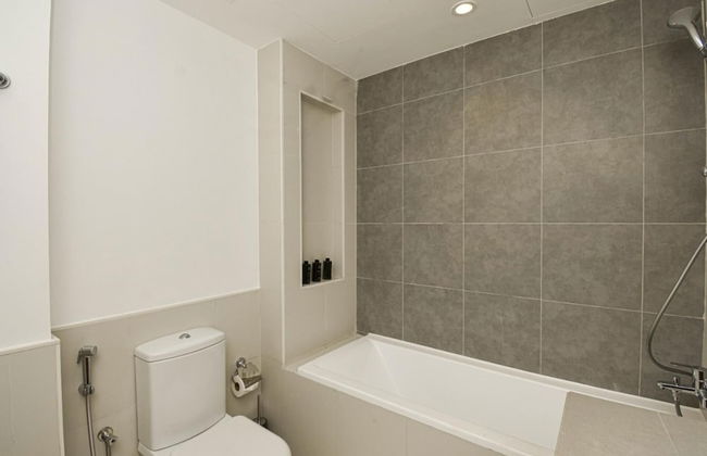 Elegant 3 BR Dubai South - Photo 31