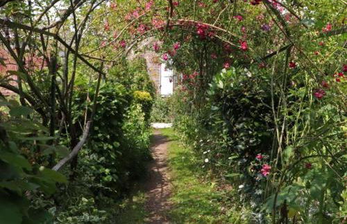 Maison historique du 15ème siècle avec jardin à La Carneille - FR-1-497-135 - Foto 32