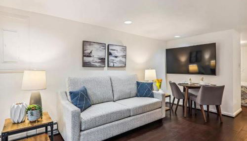 Historic Capitol Hill Retreat - Photo 4