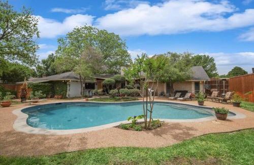 Highland Village - 4BR w Backyard Pool Oasis - Foto 41