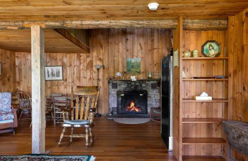 Tranquil Cabin on a Lake with Private Porch near Lebanon, New Hampshire - Foto 4