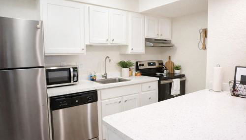 Charming Studio•Amazing Location•King-Size Bed - Foto 3