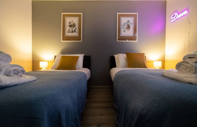 Family Holiday Home With Hot Tub Sleeps 8 - Foto 9