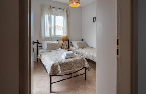 Phoebes Place At Kalamaki Court, 2 Bedroom Villa With A Shared Pool - Fully Refurbished For 2026 - Foto 16