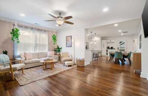 Hot Tub & Pool Table Mins to Beale Renovated - Foto 7