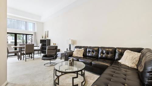 Ultimate LA Vacation 2BR w Pool Above Shops - Foto 2