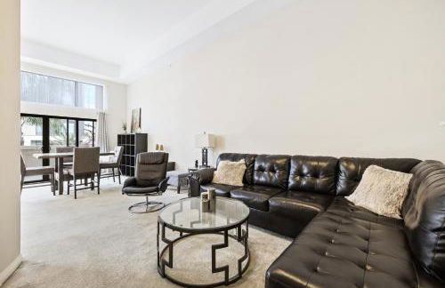 Ultimate LA Vacation 2BR w Pool Above Shops - Foto 2