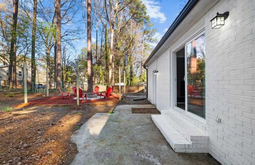 Perfect cute home in Garner with firepit & king bed - Foto 30