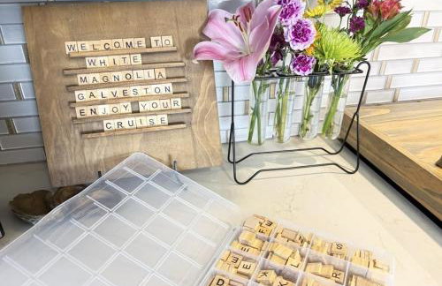 4BR Boutique Coastal Home, Walk to Beach and The Strand, Sleeps 10 - Foto 78