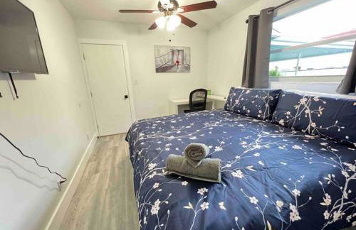 Royal Luxe Pool Home near Ft Laud airport and each - Photo 54