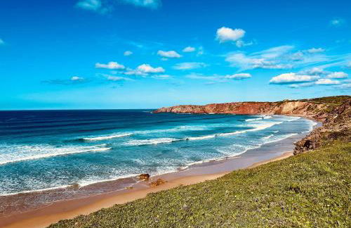 Charming Rustic Wine Cellar House in Reguengo Grande with Fireplace - Foto 23