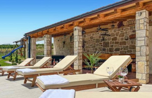 Awesome Home In Ruzic With Jacuzzi - Foto 12