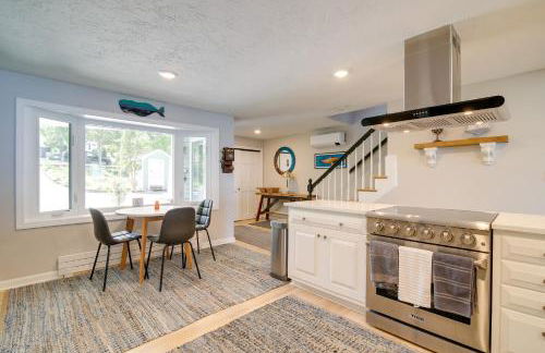 4 Mi to Downtown Plymouth! Bayfront Home with Deck - Foto 6