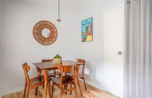 Tranquil 2BR downtown condo, Parking, King bed - Foto 4