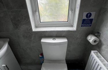 Quiet 2-Bed with Private Garden and Drive - Foto 21