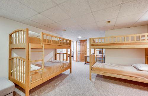 Ski-In Resort Family Condo with Deck at Jay Peak! - Foto 28