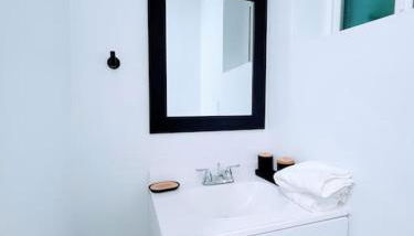 Phoenix Retreat - Studio with King Bed - 10 min from Airp - Unit C - Foto 5