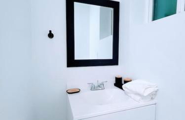 Phoenix Retreat - Studio with King Bed - 10 min from Airp - Unit C - Foto 5