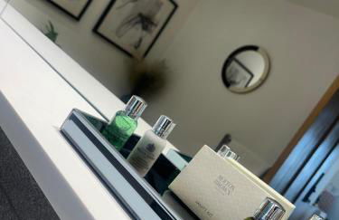 Luxury 1BR Seafront Apartment - Photo 26