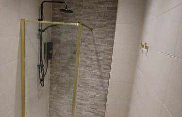 Castle View 3 bedroom with garden - Foto 8