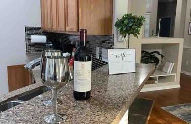 Lovely Woodlands home w/heated pool and spa! - Foto 47