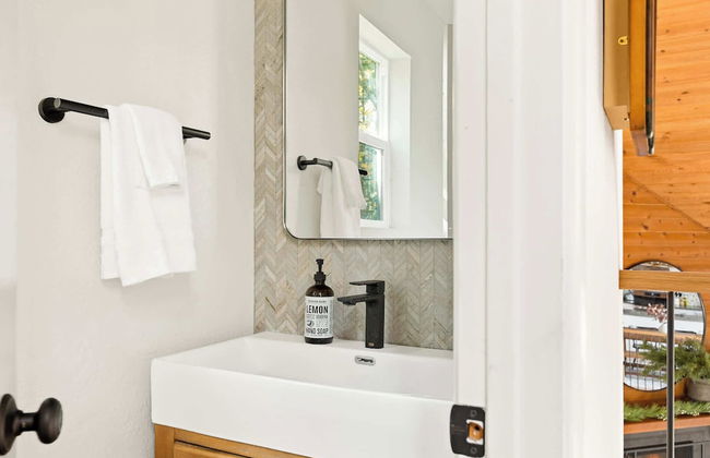 The Fancy Fox Stunning 4 BR Retreat, Min to Lake - Foto 27