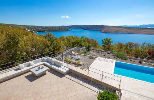 Luxury Villa Oštro with pool & Krk bridge view - Photo 18