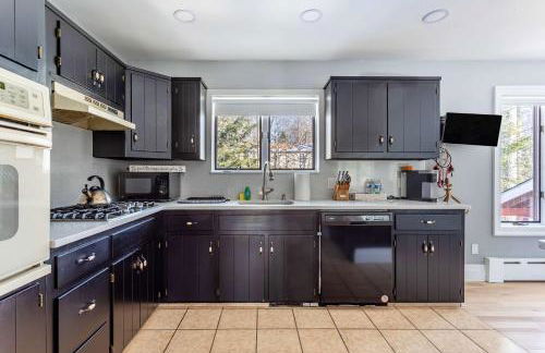 The Woodland Escape Pool Table Fire Pit 4 BD - Foto 3