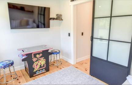 Renovated kitchen less than 2 miles to Beach! - Foto 17