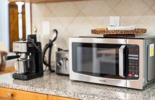 Quiet Retreat 10 Min to NYC Train & free Parking - Foto 29