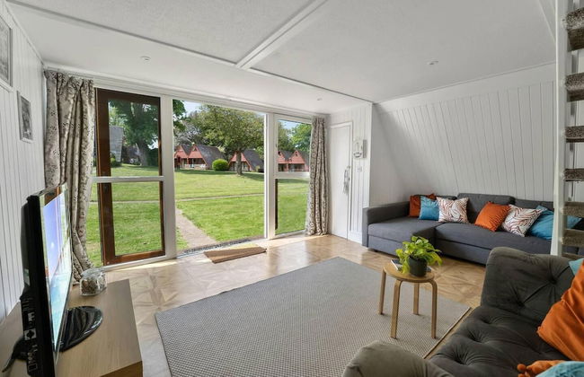 The Lookout, Sunny Beach Retreat, Sleeps 5 Guests - Photo 8