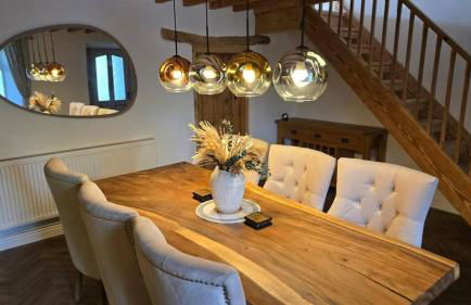 Cwm Uchaf Holiday Home, hot tub and horse view! - Photo 6