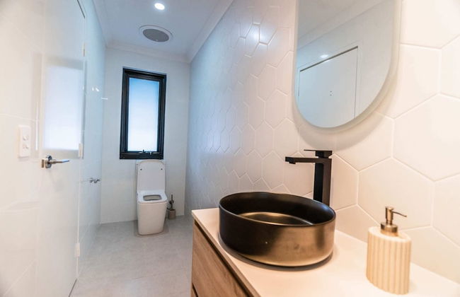 Beautiful 4BR Family Home With Patio and Parking! - Foto 23