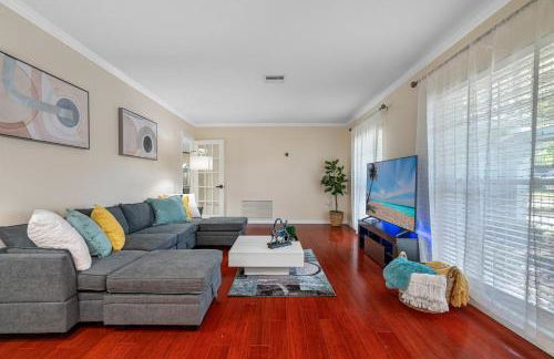 Spacious & Amazing Home w Big Pool and Patio - Photo 7