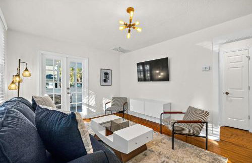 Private Uptown Flat - Walk to Nights of Lights! - Foto 1