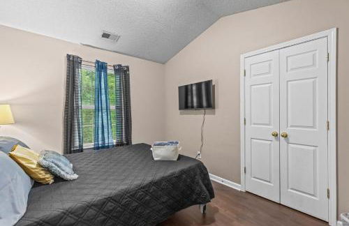 Spectacular Quiet Townhome with Modern Comfort - Foto 12