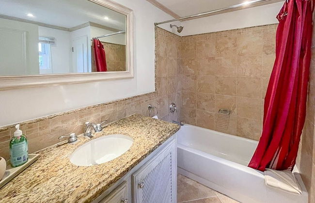 Modern 2-bed Apt Near Beach In St. Lawrence Gap 2 Bedroom Apts by Bluescape - Foto 38