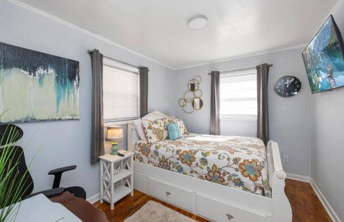 Private Hot Tub & Swing, Vintage Nintendo with Large Parking & EV ready - Foto 12