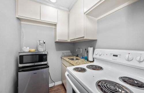 Modern & Chic Montrose Studio - Prime Location & Free Parking - Foto 9