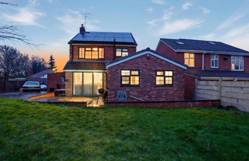 Spacious Modern 4BR Home 2 Luxury Bathrooms Private Parking Near M54, M6, JLR & WV1 - Foto 3